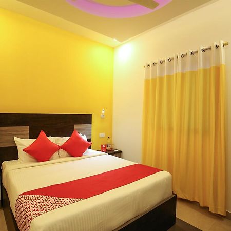 Hotel Oyo 10152 Rail View Residency à Alappuzha Extérieur photo