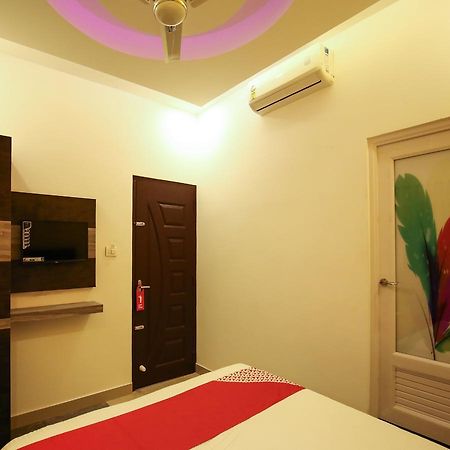 Hotel Oyo 10152 Rail View Residency à Alappuzha Extérieur photo