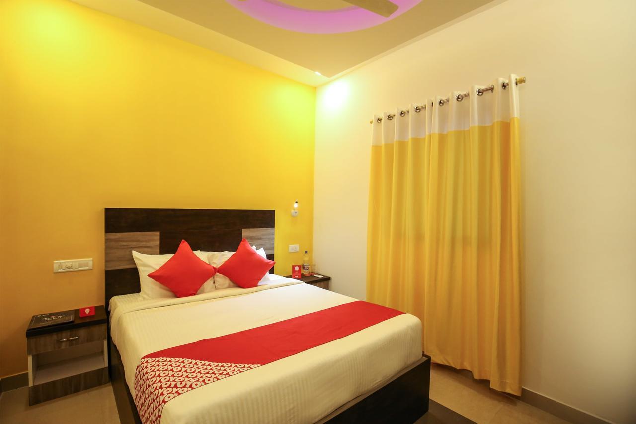Hotel Oyo 10152 Rail View Residency à Alappuzha Extérieur photo