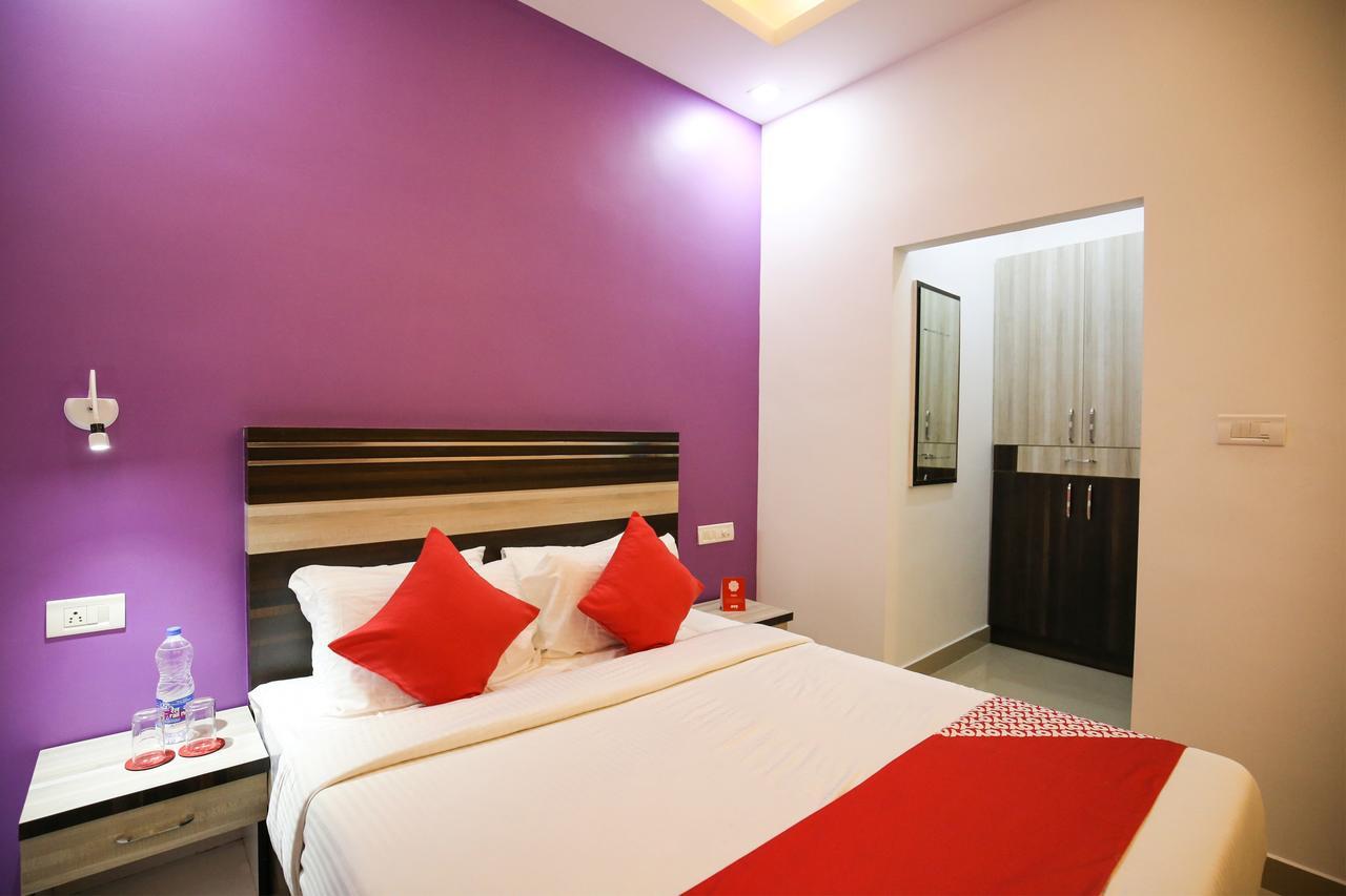Hotel Oyo 10152 Rail View Residency à Alappuzha Extérieur photo