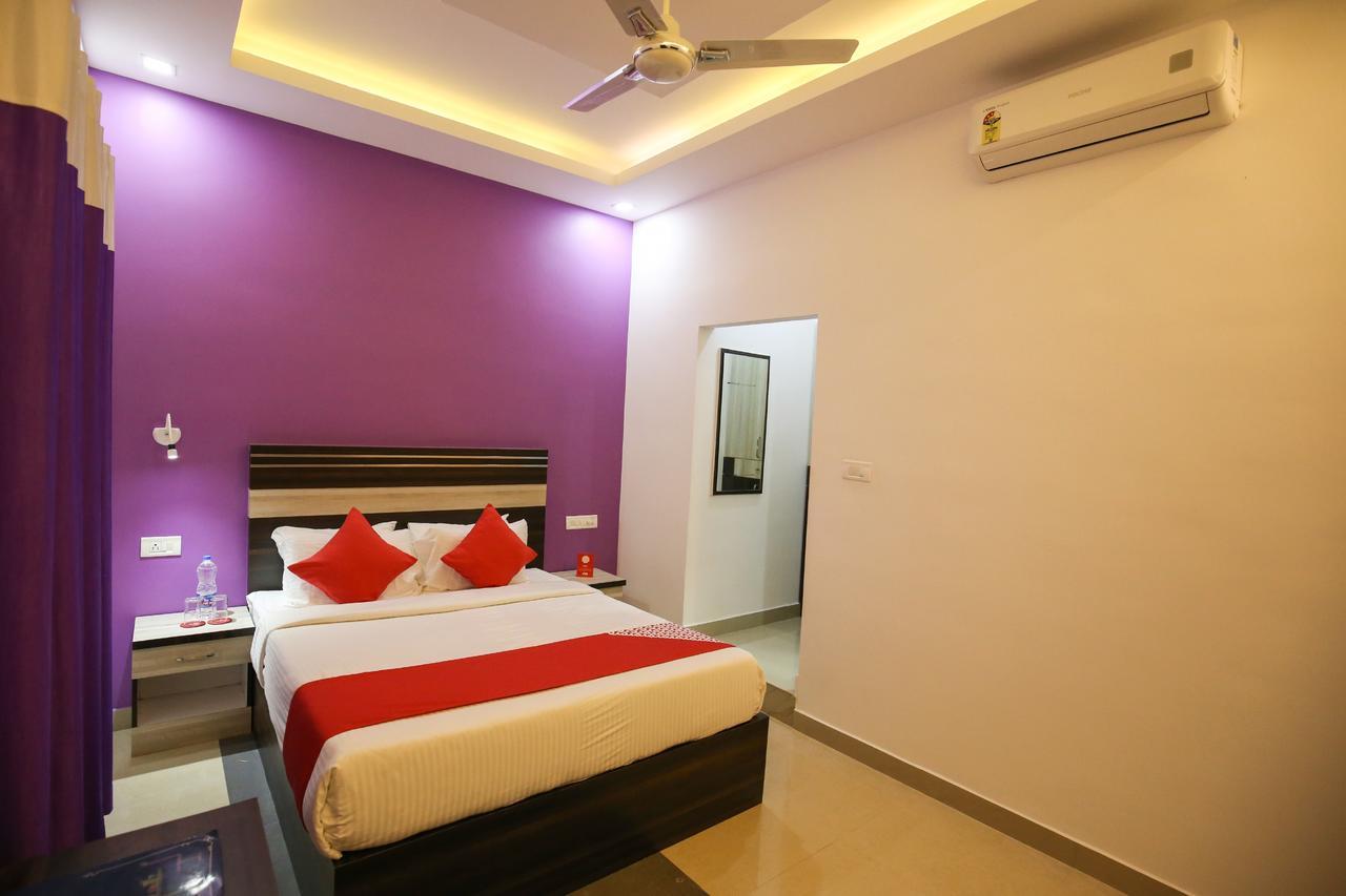 Hotel Oyo 10152 Rail View Residency à Alappuzha Extérieur photo