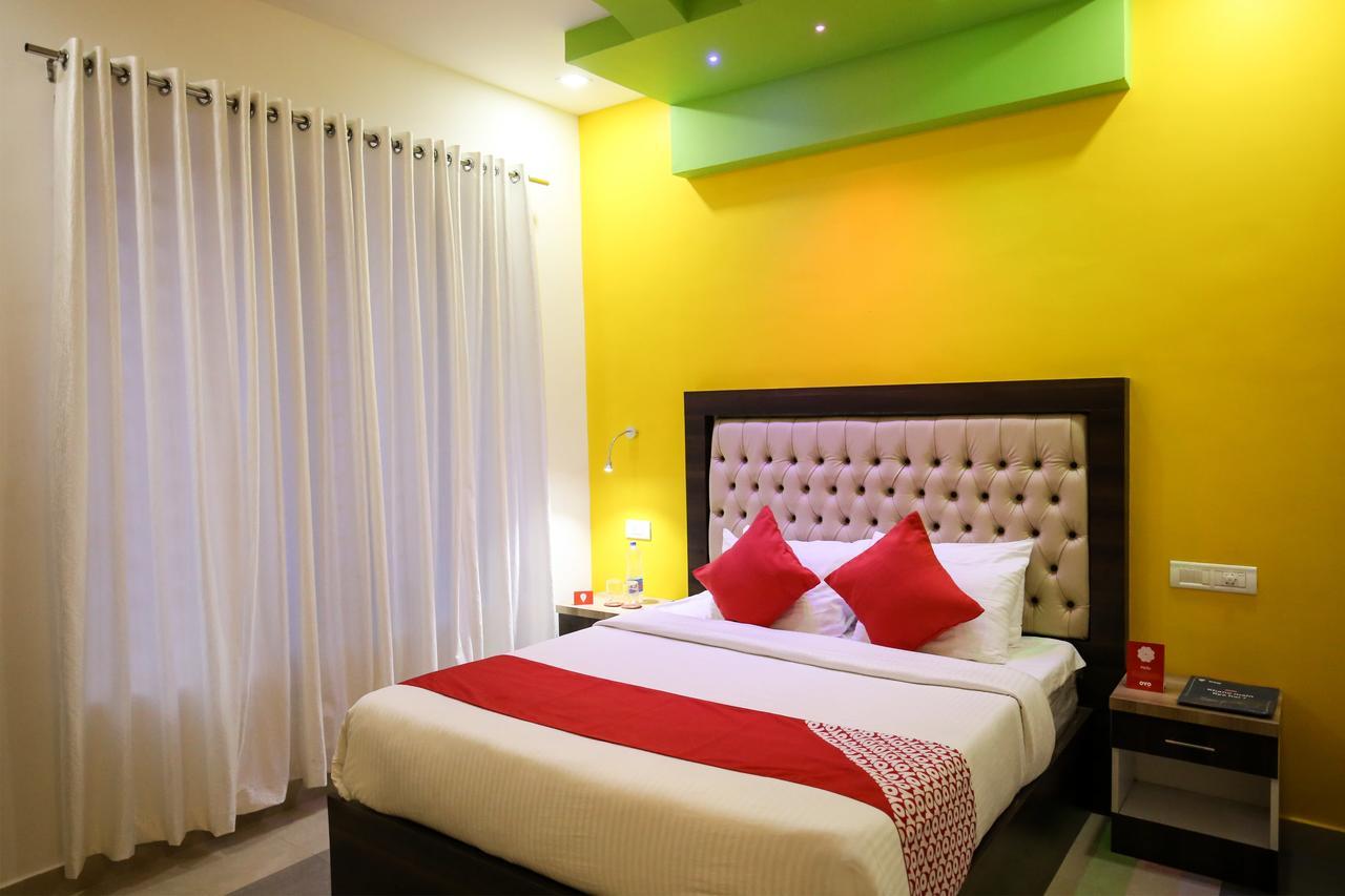 Hotel Oyo 10152 Rail View Residency à Alappuzha Extérieur photo