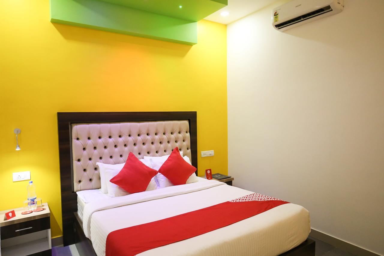 Hotel Oyo 10152 Rail View Residency à Alappuzha Extérieur photo