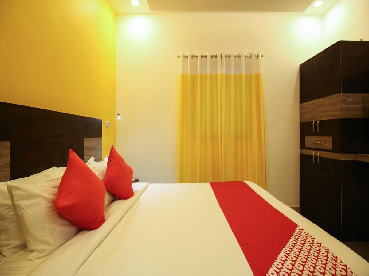 Hotel Oyo 10152 Rail View Residency à Alappuzha Extérieur photo