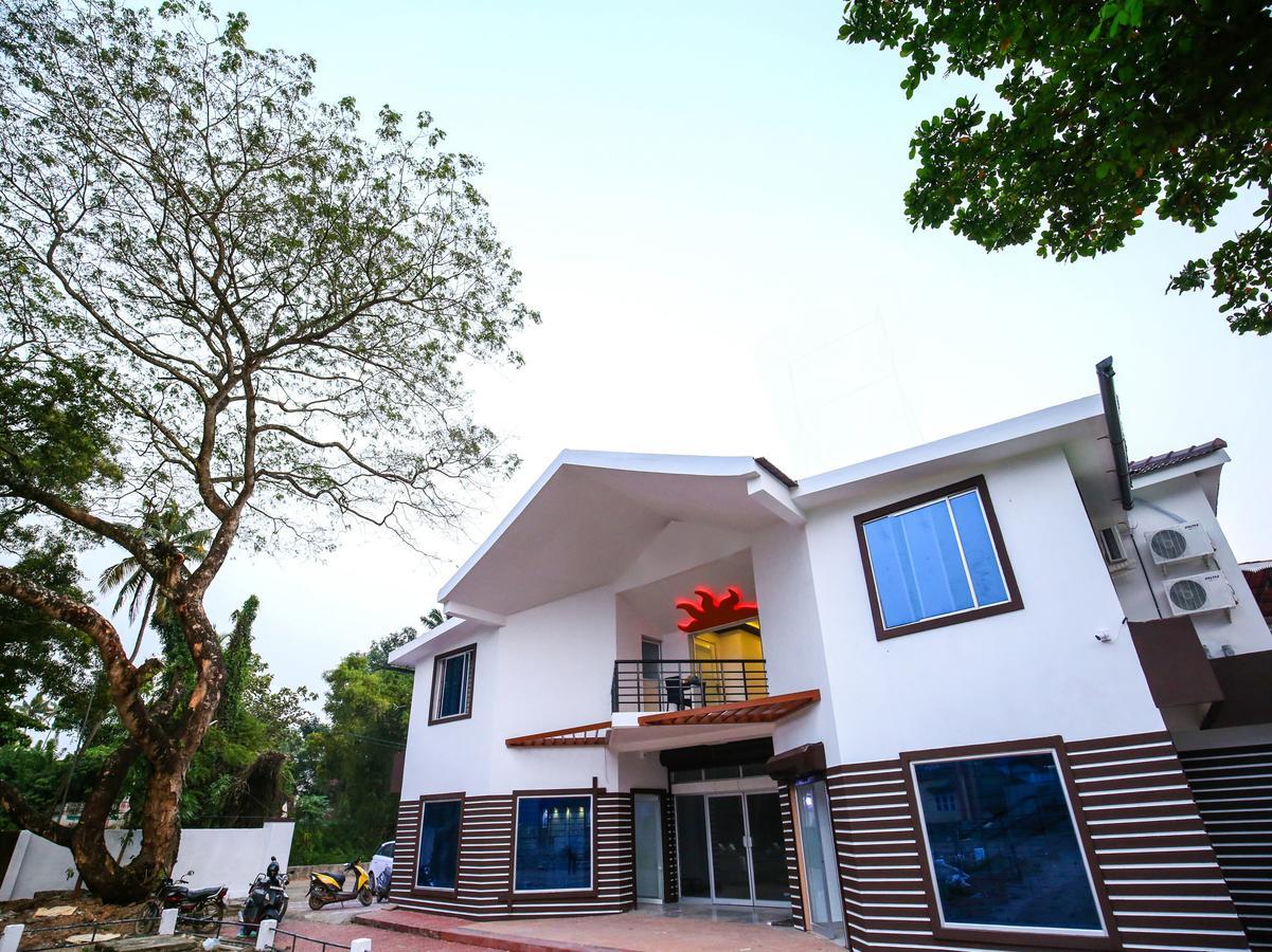 Hotel Oyo 10152 Rail View Residency à Alappuzha Extérieur photo